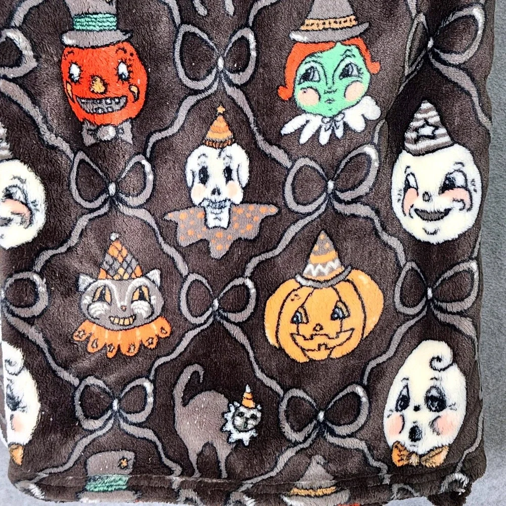 Pumpkin Season Halloween Plush Oversized Throw Blanket 60x70 Circus Spooky Retro